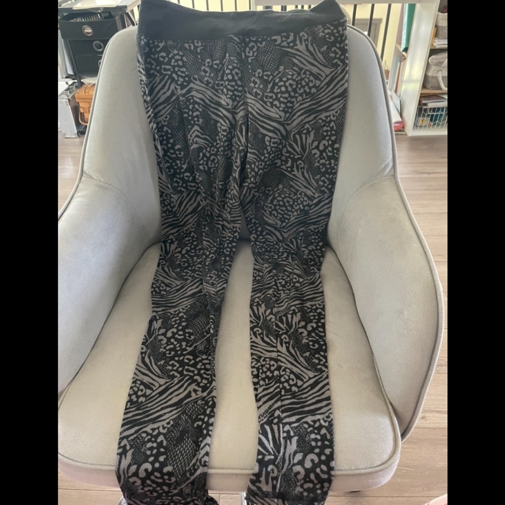 SO brand Kohls leggings. Size M.
